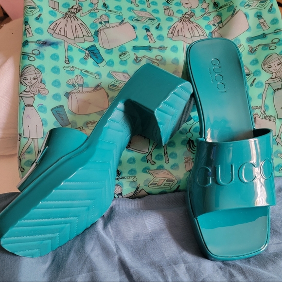 Gucci Double G Rubber Sandals Teal color size 38 (8 US) - Picture 13 of 16